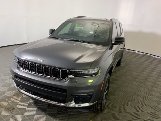 2025 Jeep Grand Cherokee Limited photo 3