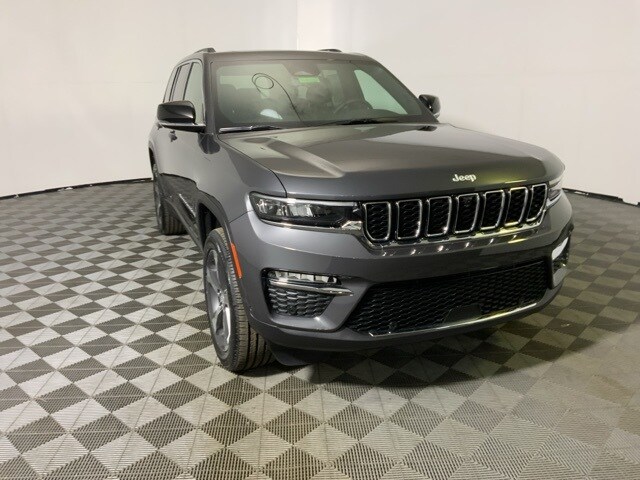 2025 Jeep Grand Cherokee Limited photo 3