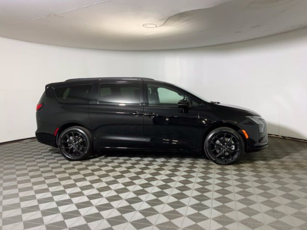 New 2027 Chrysler Pacifica LIMITED AWD Passenger Van