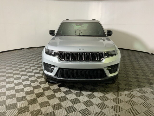2025 Jeep Grand Cherokee Laredo Altitude photo 2
