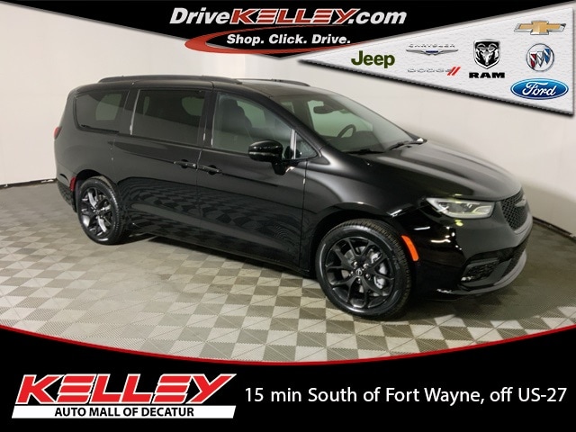 2026 Chrysler Pacifica Limited's photo