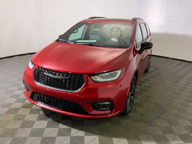 2026 Chrysler Pacifica photo 2