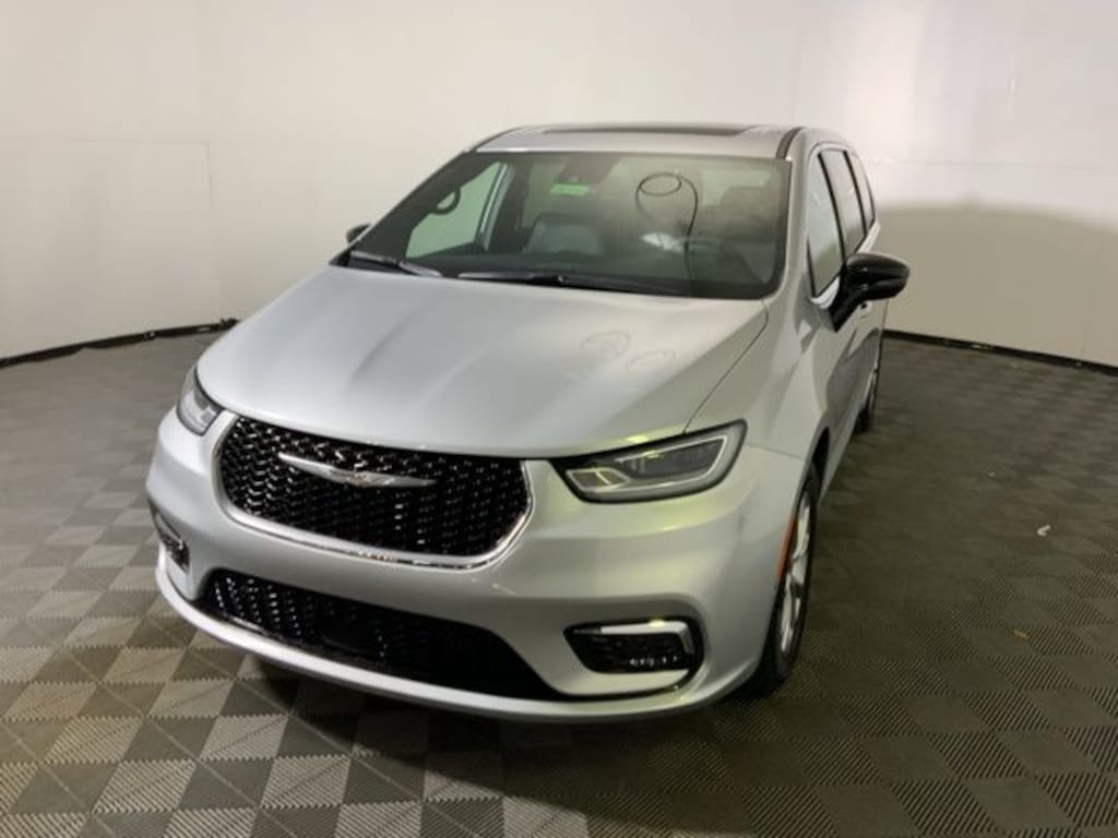 New 2026 Chrysler Pacifica LIMITED Passenger Van