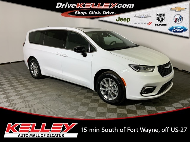 2026 Chrysler Pacifica Limited's photo