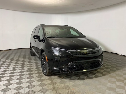 2027 Chrysler Pacifica LIMITED Passenger Van