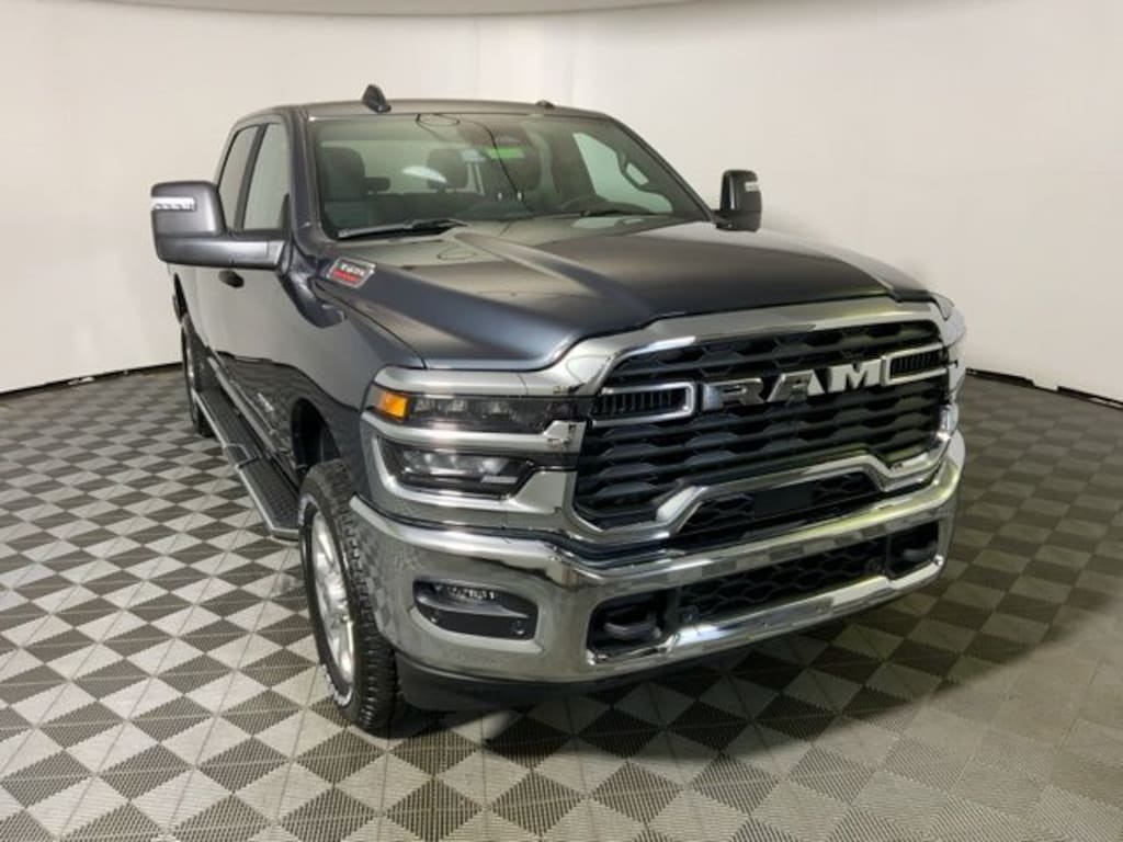 New 2026 Ram 3500 BIG HORN CREW CAB 4X4 6'4 BOX Pickup