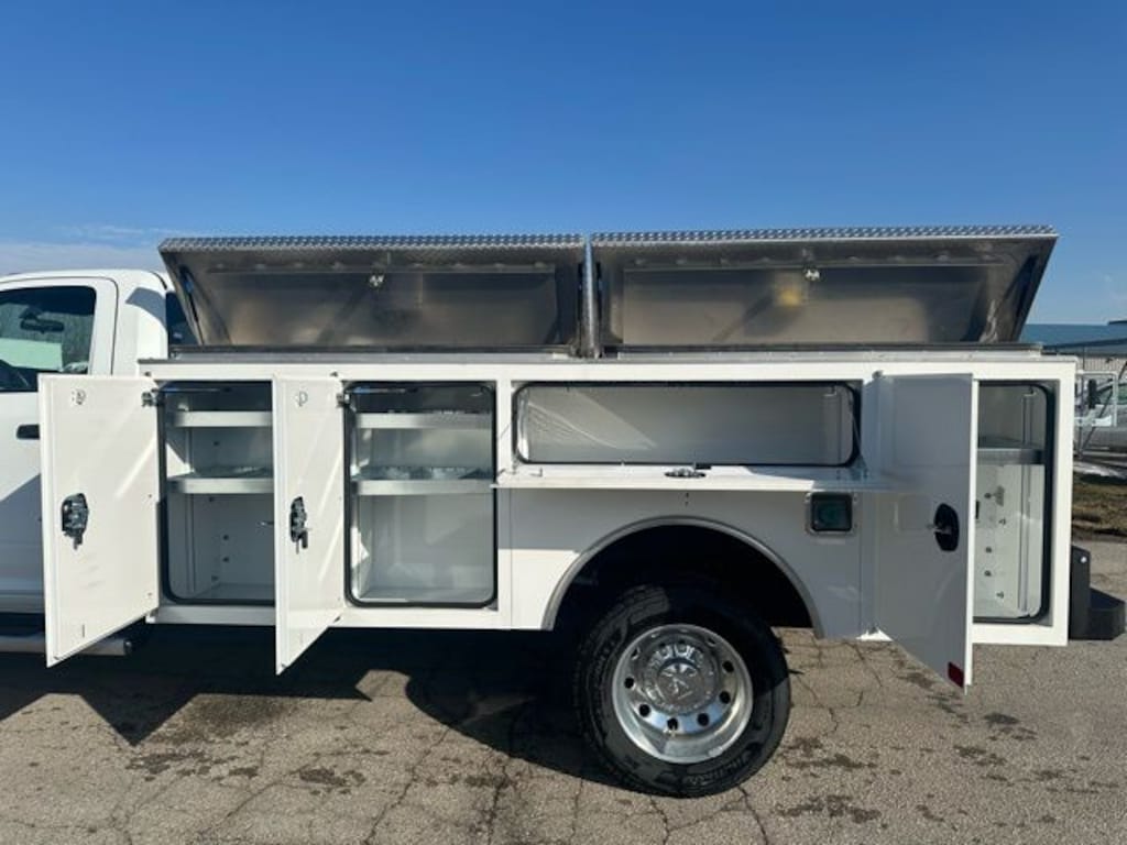 New 2024 Ram 5500 Chassis Cab TRADESMAN REGULAR 4X4 84' CA Pickup