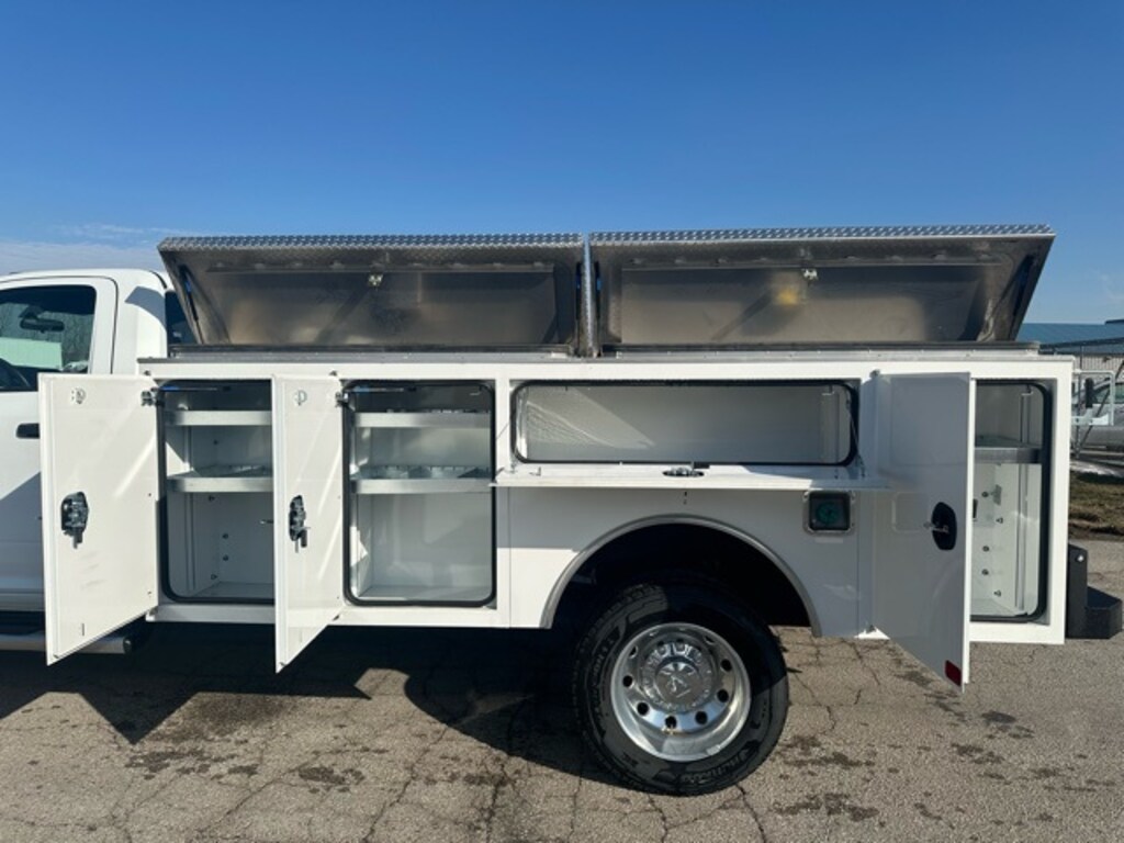 New 2024 Ram 5500 Chassis Cab TRADESMAN REGULAR 4X4 84' CA Pickup