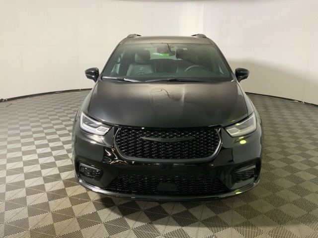 2026 Chrysler Pacifica Limited's photo