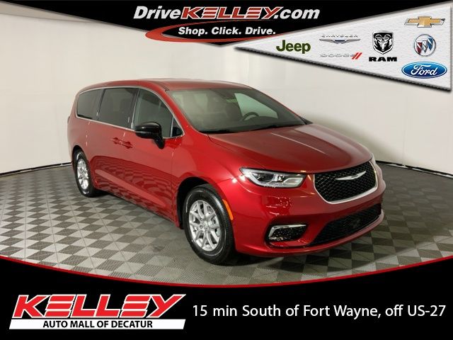 2026 Chrysler Pacifica Select's photo