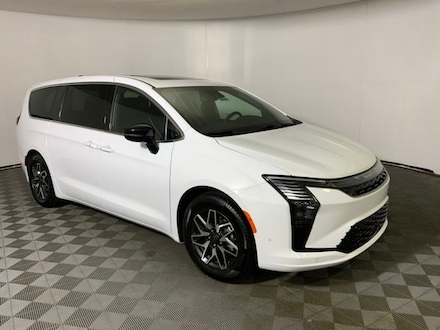 2027 Chrysler Pacifica LIMITED Passenger Van