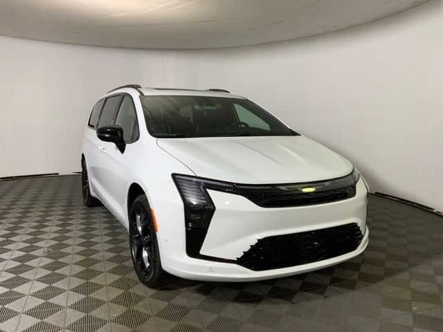 2027 Chrysler Pacifica LIMITED Passenger Van