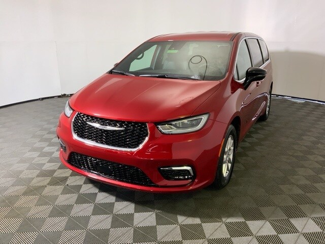 2026 Chrysler Pacifica photo 2