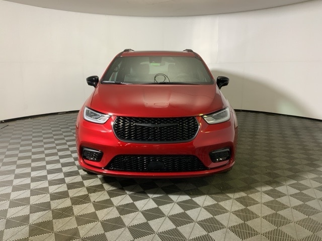 2026 Chrysler Pacifica Limited's photo