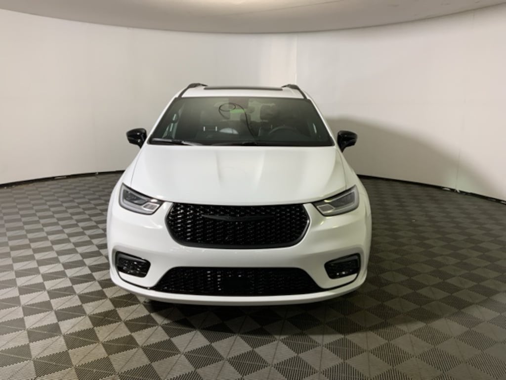 New 2026 Chrysler Pacifica LIMITED AWD Passenger Van