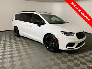 2026 Chrysler Pacifica LIMITED Passenger Van