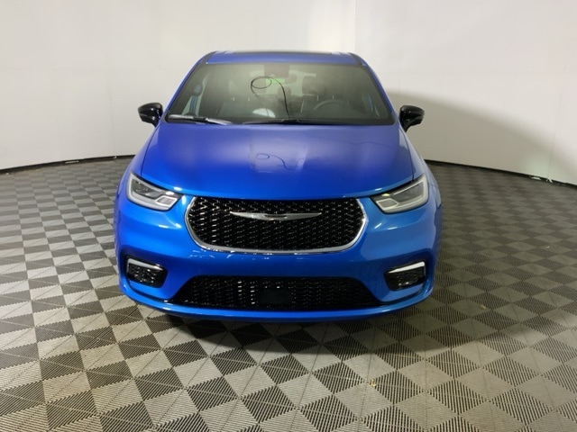 2026 Chrysler Pacifica Limited's photo