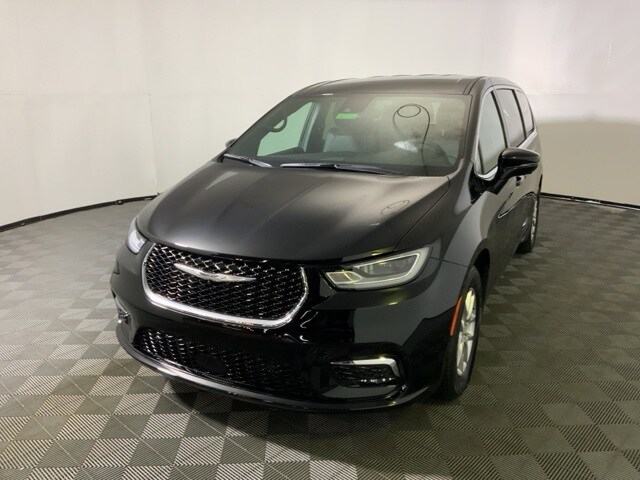 2026 Chrysler Pacifica photo 2