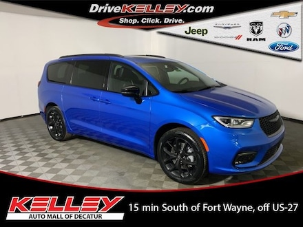 2026 Chrysler Pacifica LIMITED AWD Passenger Van