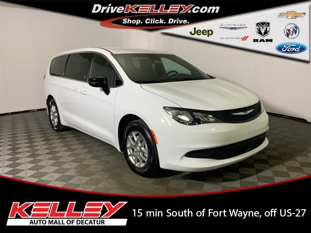 2026 Chrysler Voyager LX's photo