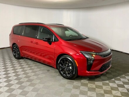 2027 Chrysler Pacifica LIMITED Passenger Van