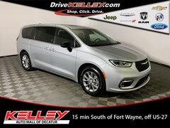 2026 Chrysler Pacifica LIMITED Passenger Van