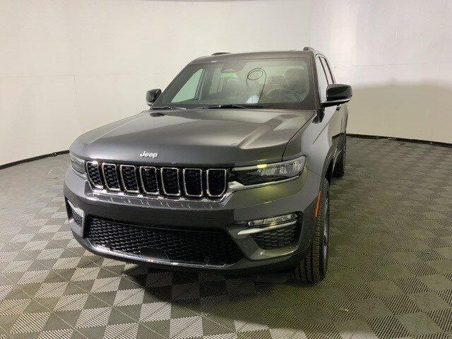 2025 Jeep Grand Cherokee Limited photo 2