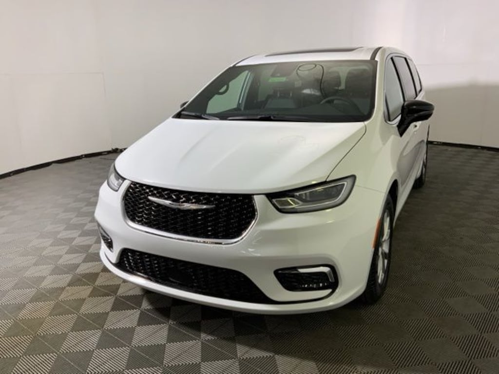 New 2026 Chrysler Pacifica LIMITED Passenger Van