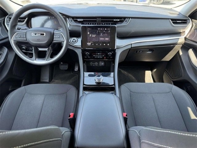 2023 Jeep Grand Cherokee Laredo photo 2