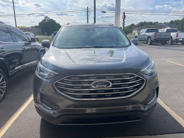 2020 Ford Edge Titanium photo 2