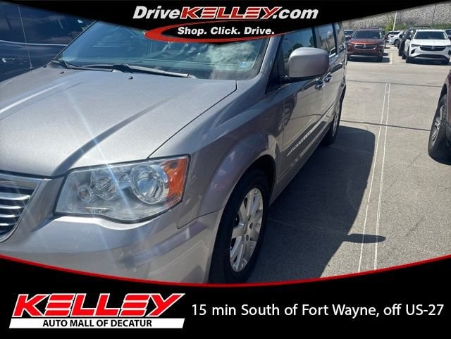 2016 Chrysler Town & Country Touring's photo