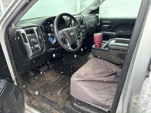 2017 Chevrolet Silverado 1500 LT photo 2