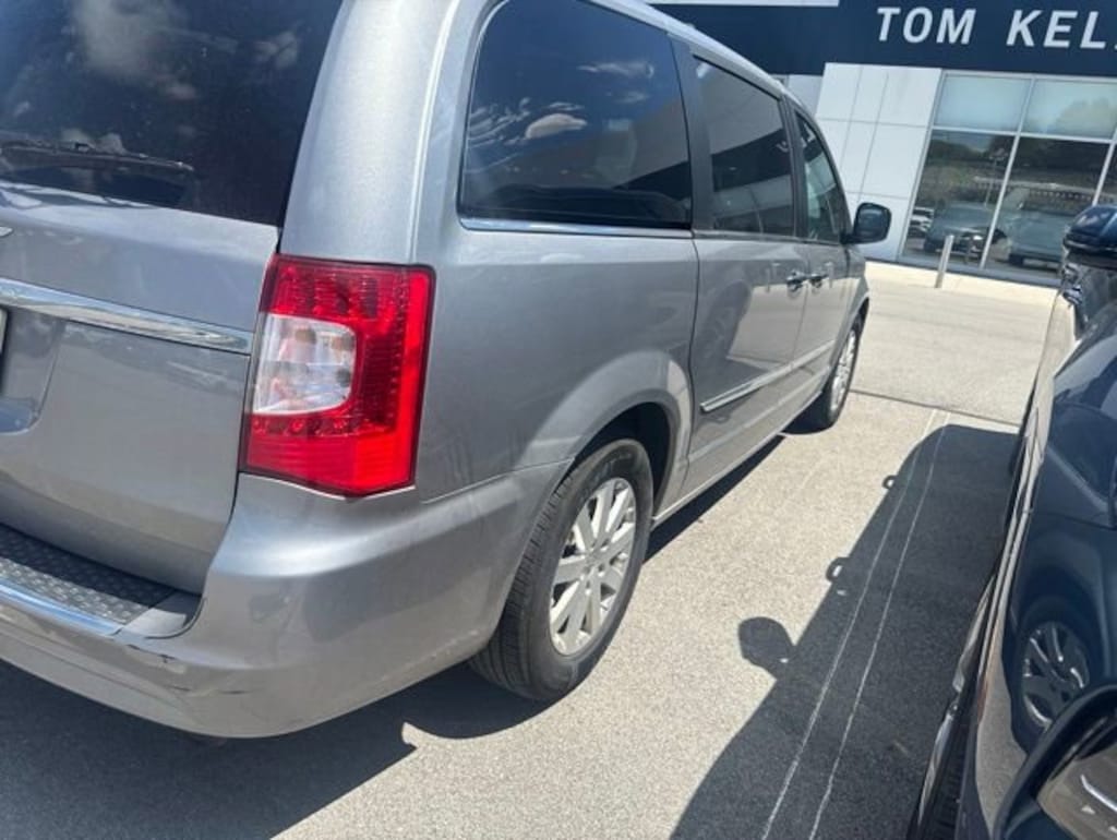 Used 2016 Chrysler Town & Country Touring