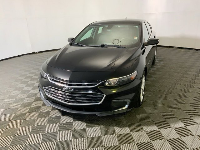 2017 Chevrolet Malibu 1LT photo 2