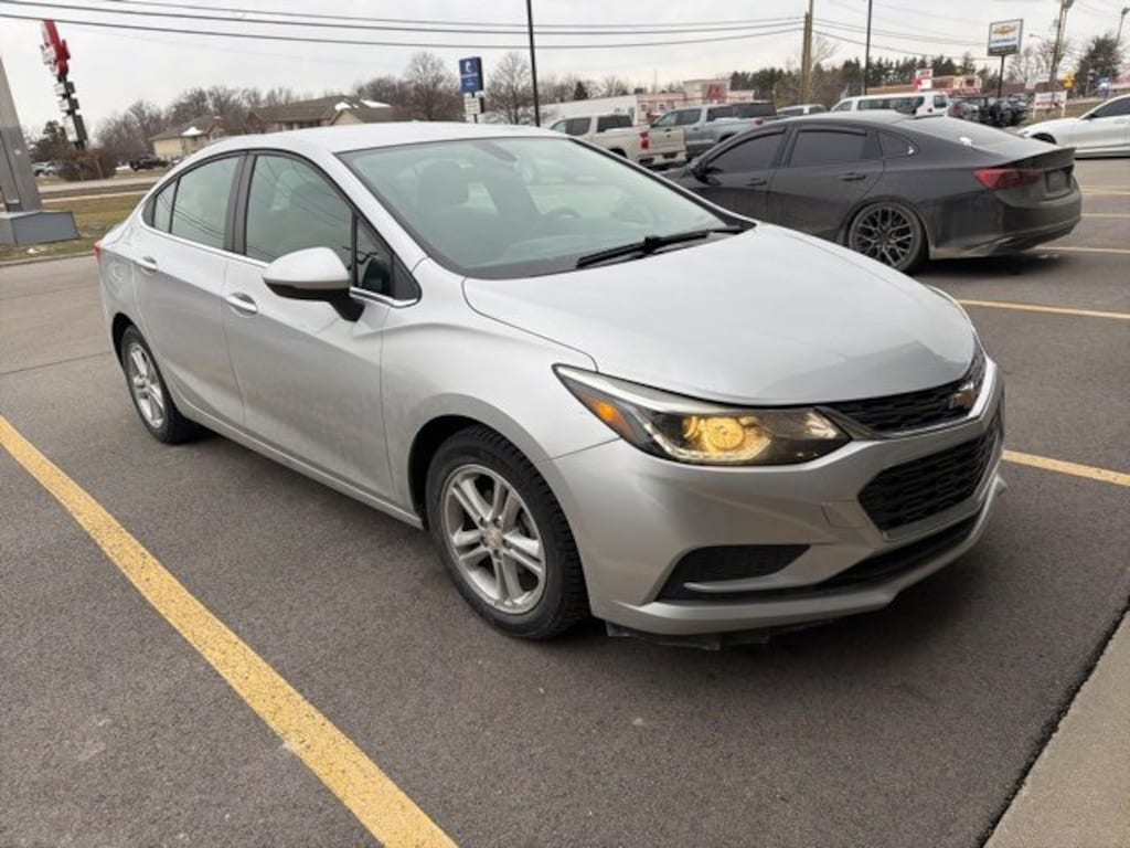 Used 2018 Chevrolet Cruze LT Car