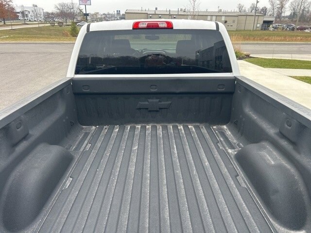 2017 Chevrolet Silverado 1500 LT photo 4