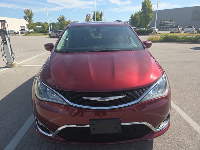 2017 Chrysler Pacifica Touring Plus photo 2