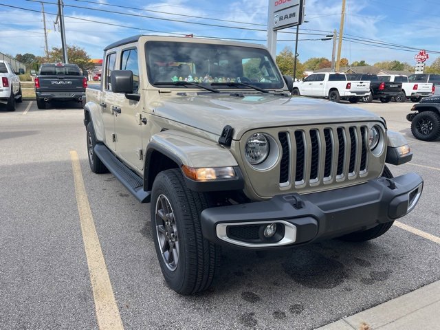2022 Jeep Gladiator Overland photo 2