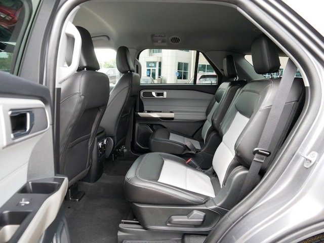 2022 Ford Explorer XLT photo 3