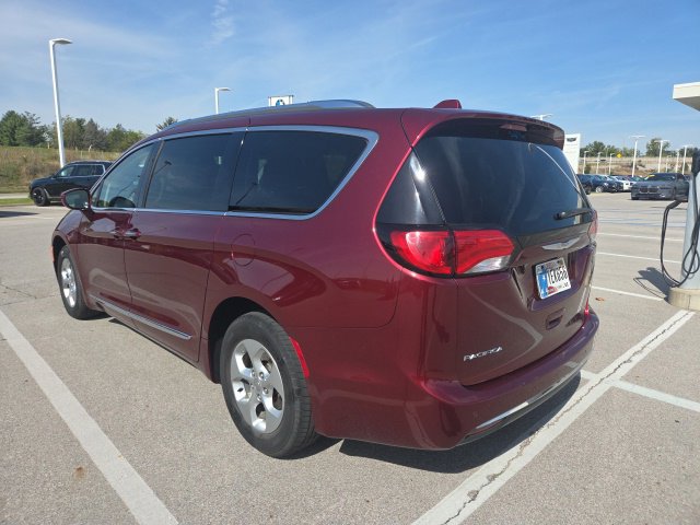 2017 Chrysler Pacifica Touring Plus photo 4