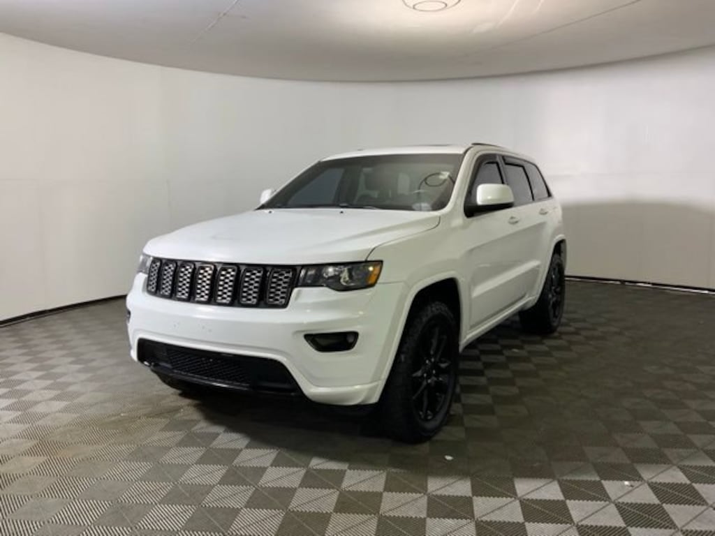 Used 2019 Jeep Grand Cherokee Laredo