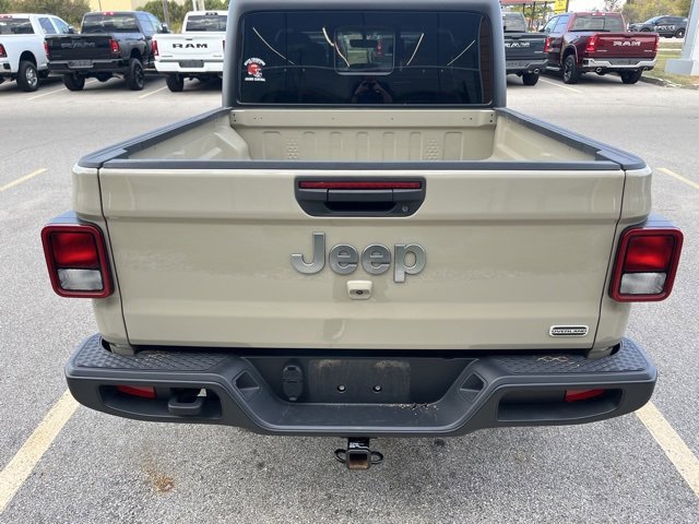 2022 Jeep Gladiator Overland photo 3