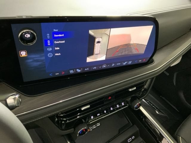 2026 Chevrolet Suburban Premier - Photo 18