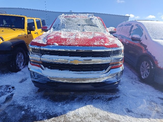 2017 Chevrolet Silverado 1500 LT photo 2