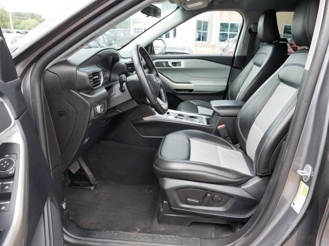2022 Ford Explorer XLT photo 2