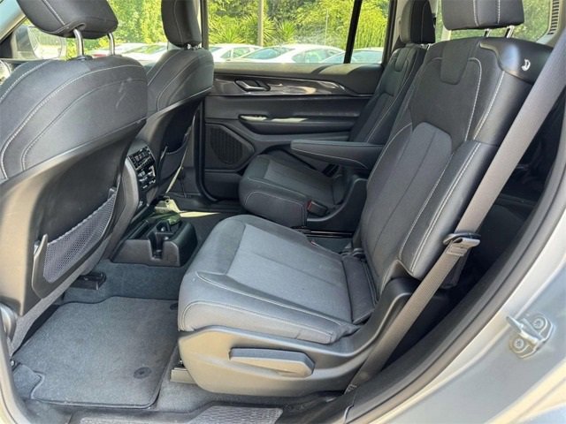 2023 Jeep Grand Cherokee Laredo photo 4