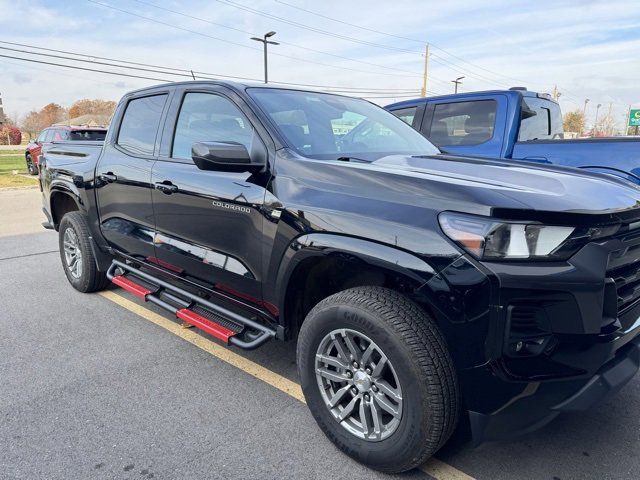 2023 Chevrolet Colorado LT photo 2