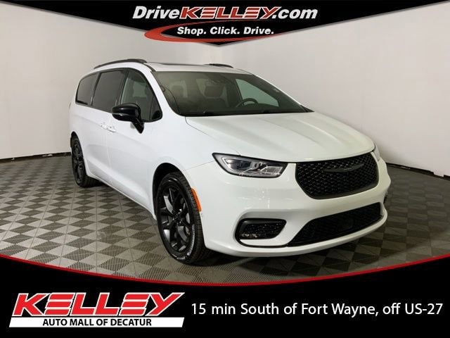 2020 Chrysler Pacifica Limited's photo