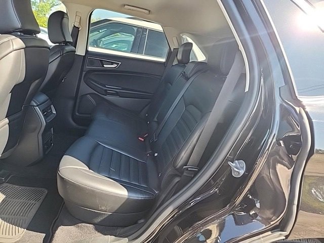 2022 Ford Edge SEL photo 3