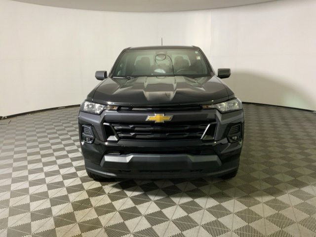 2023 Chevrolet Colorado LT photo 2